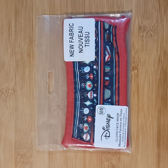 Disney Fabric Face Mask, Christmas, Mickey Mouse - Picture 2 of 3